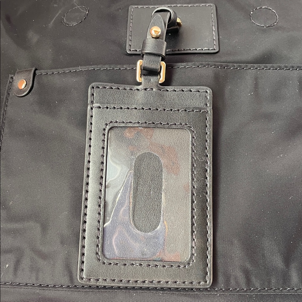 Marc Jacobs Elegant Preppy Black Nylon Crossbody Messenger Bag. - Picture 4 of 9